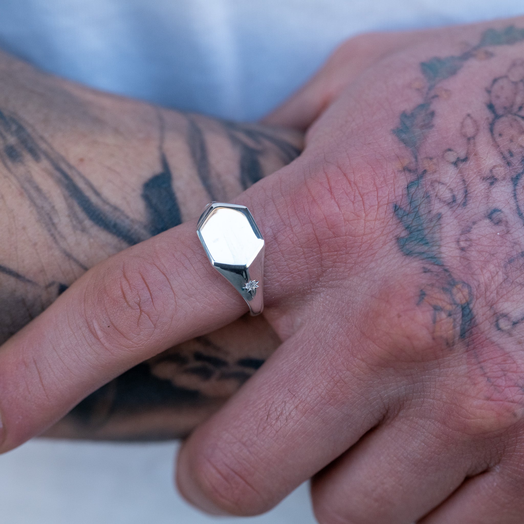 Grande Hexagon Signet Ring - Star Set (S)