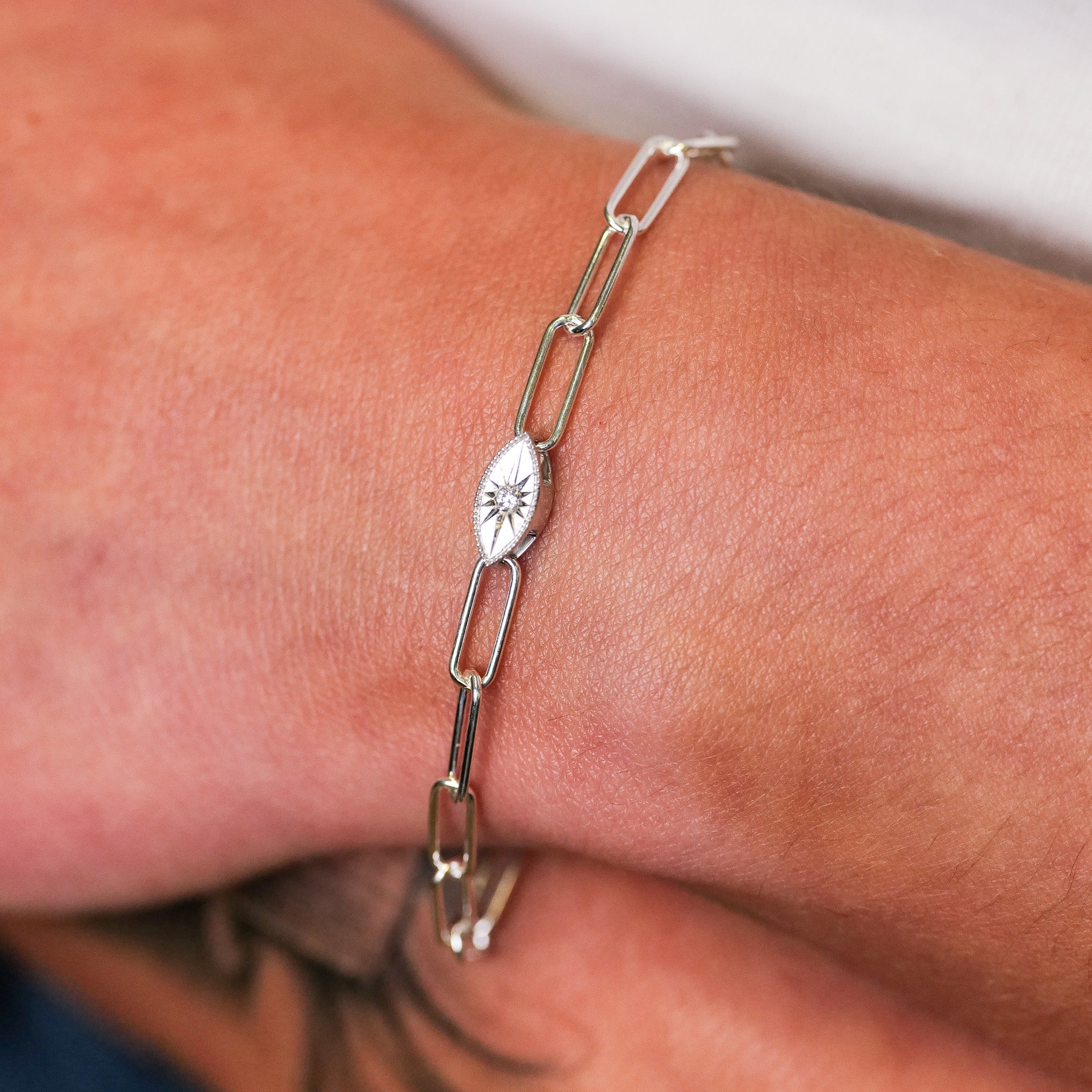 The Fiat Lux Grande Mati Bracelet (G) features silver elongated links and a 14K gold charm, ideal for minimalists.