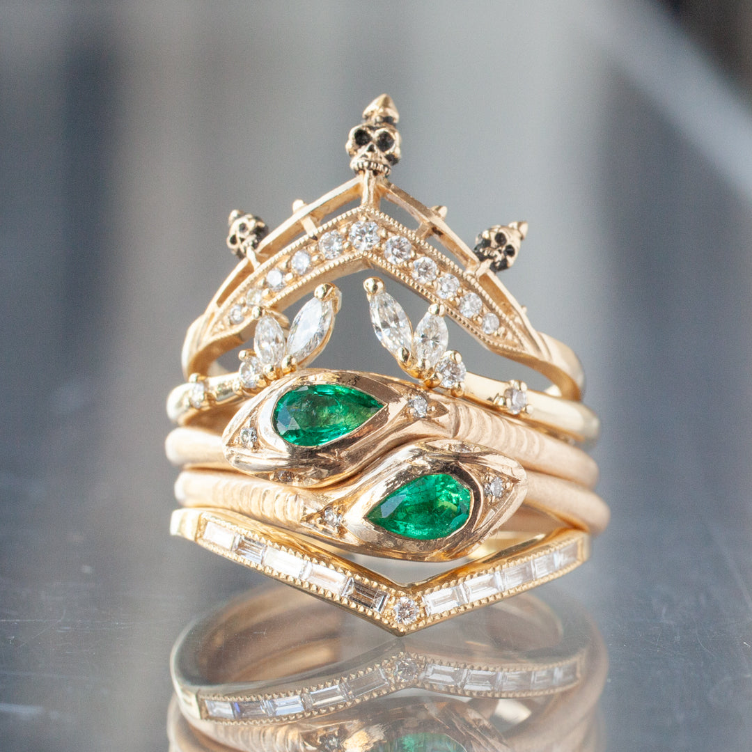 Daisy San Luiss Victorias Fede Ring features a pear-cut emerald and skull details on a reflective gold band.