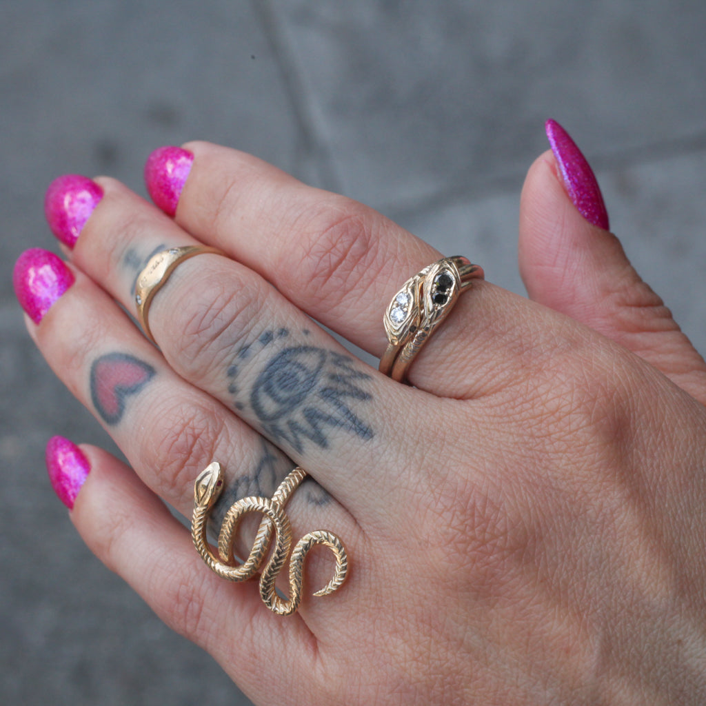 Victoria's Yin Yang Fede Ring - White & Black Diamond