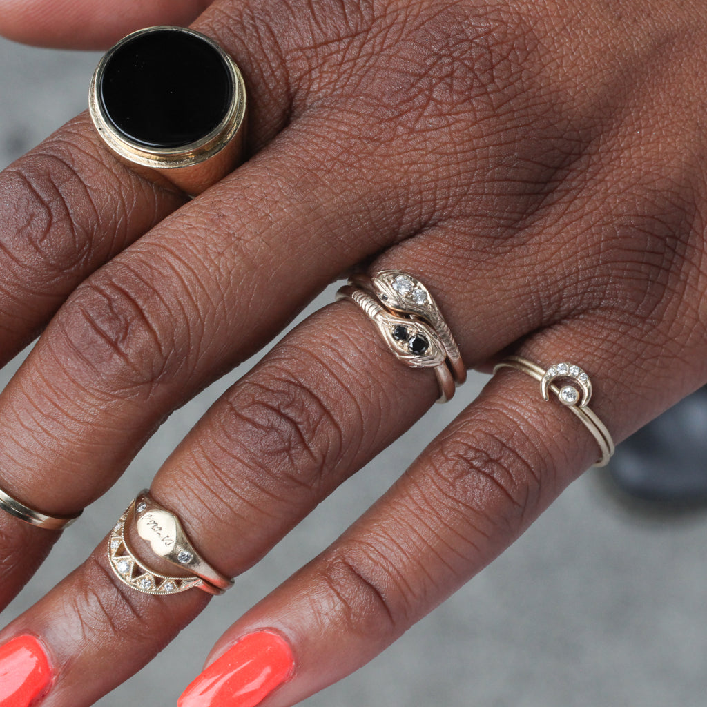 Victoria's Yin Yang Fede Ring - White & Black Diamond