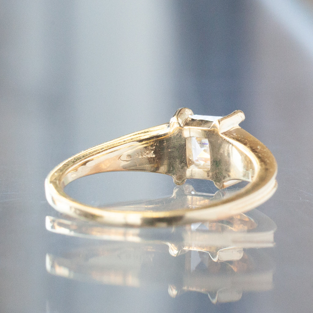 Solitaire Temple Ring - Carré Cut Diamond