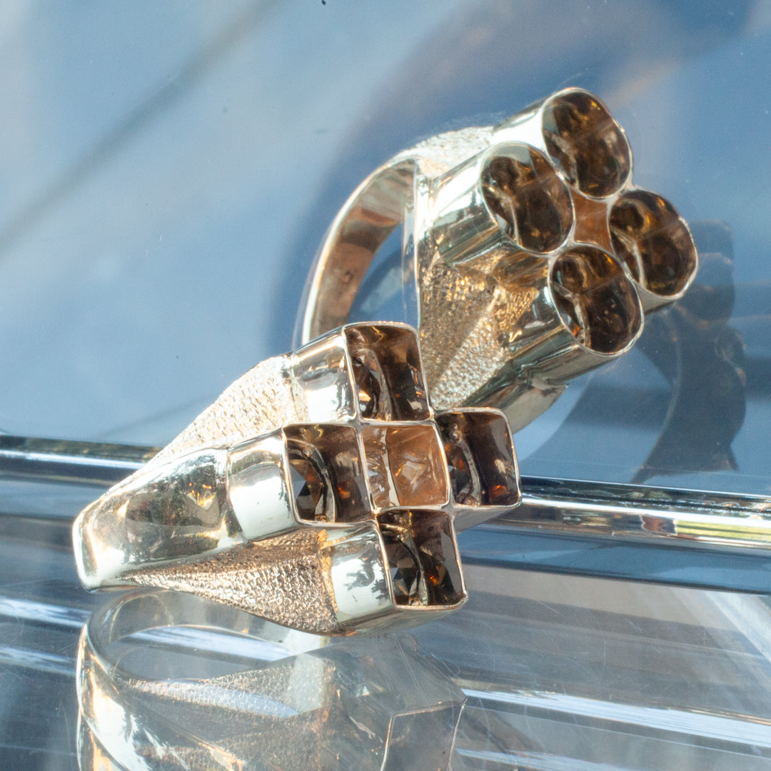 Ambiguous Object Ring