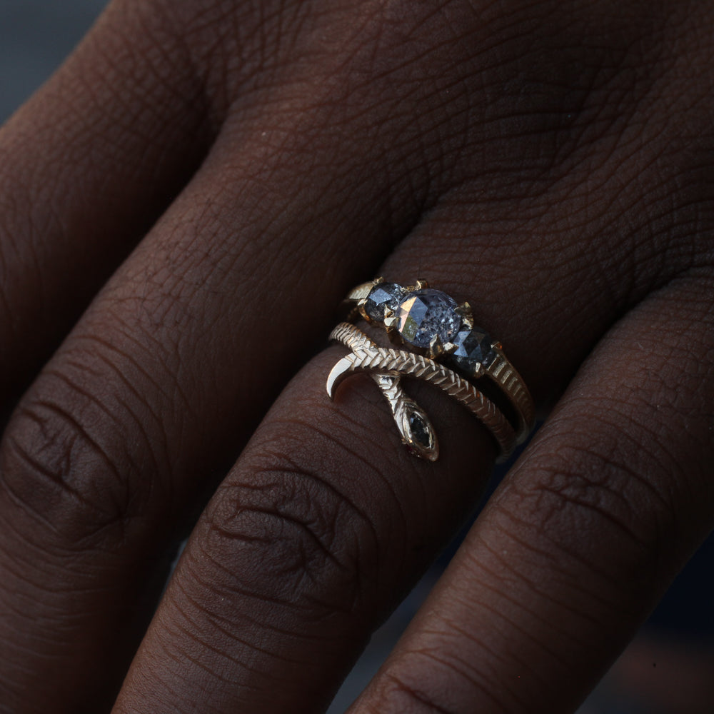 Classic Temple Ring - Salt & Pepper Round Diamond