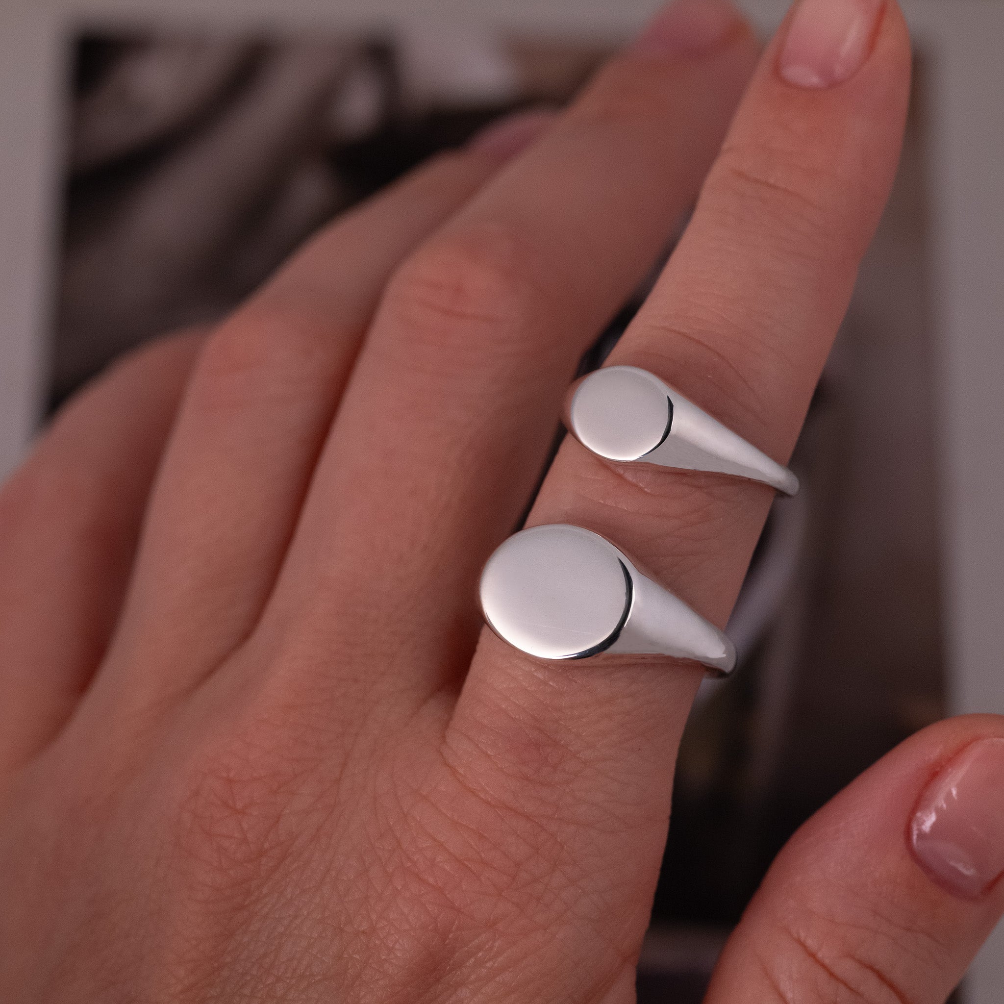 Grande Horizontal Oval Signet Ring - Plain (S)