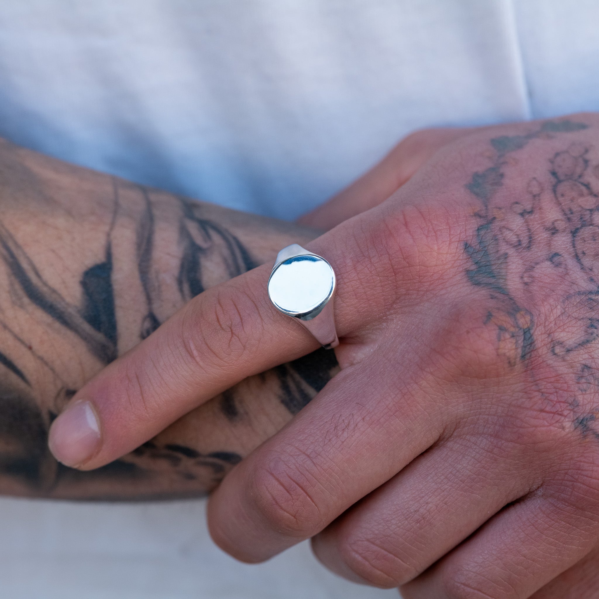 Grande Vertical Oval Signet Ring - Plain (S)