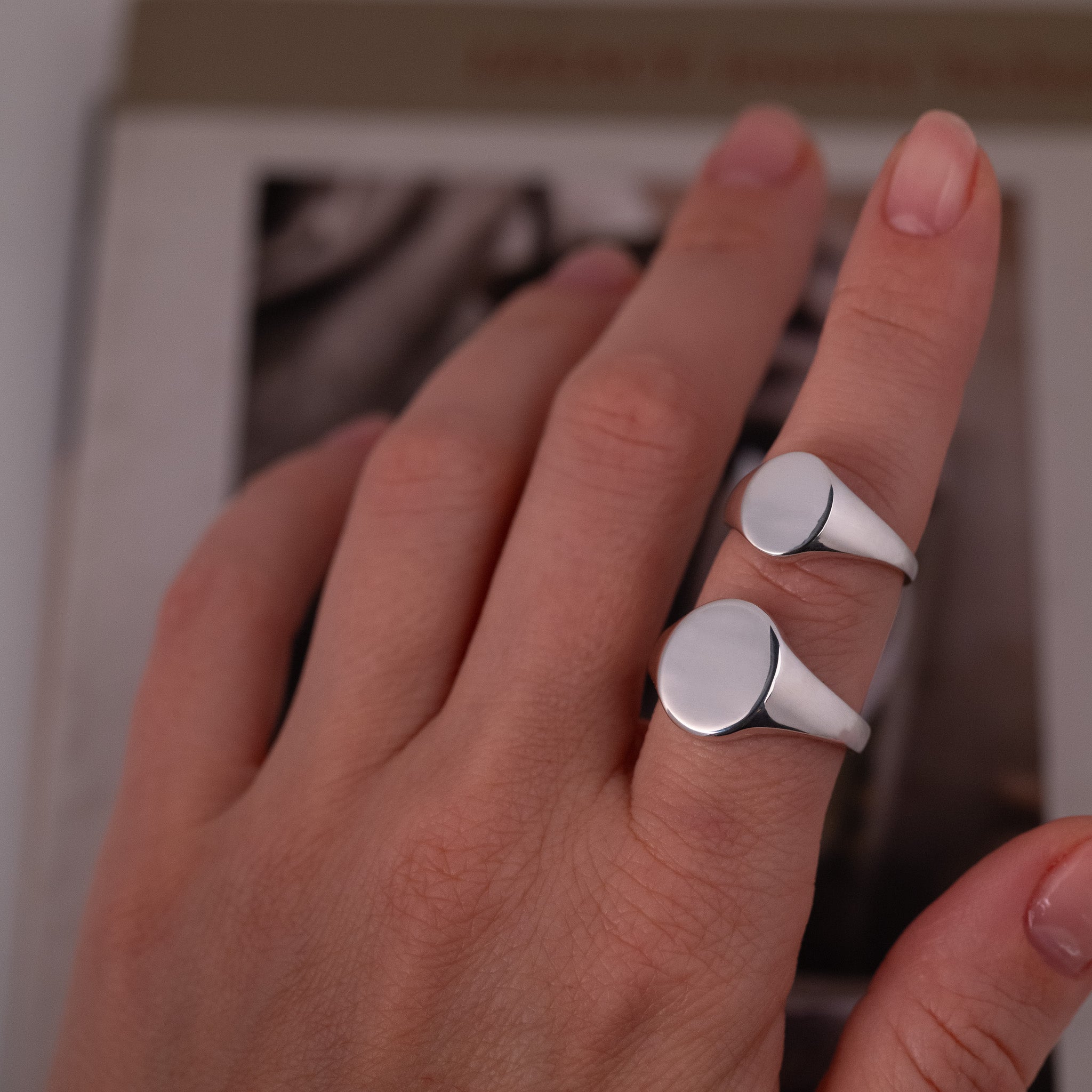 Grande Vertical Oval Signet Ring - Star Set (S)