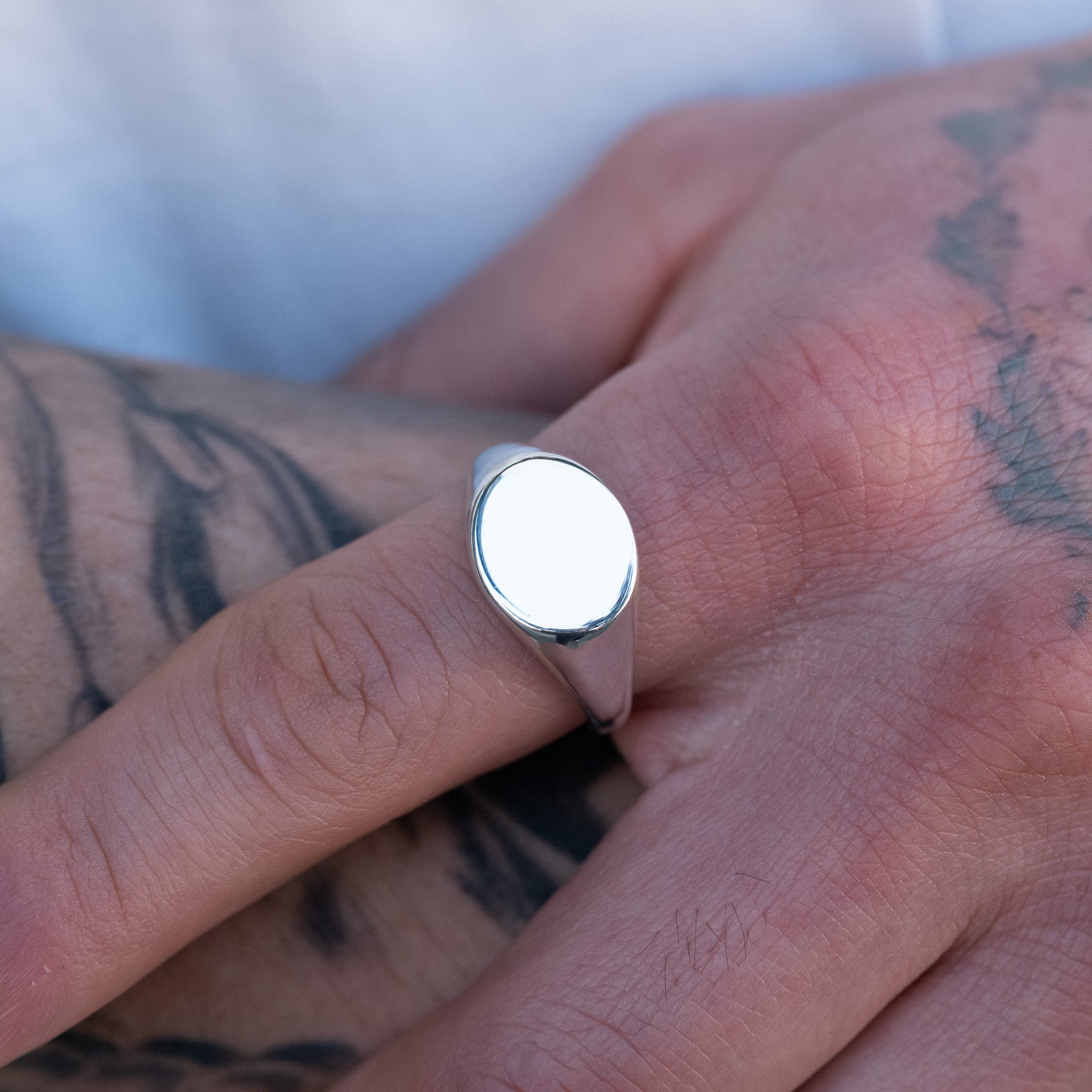 Grande Horizontal Oval Signet Ring - Plain (S)