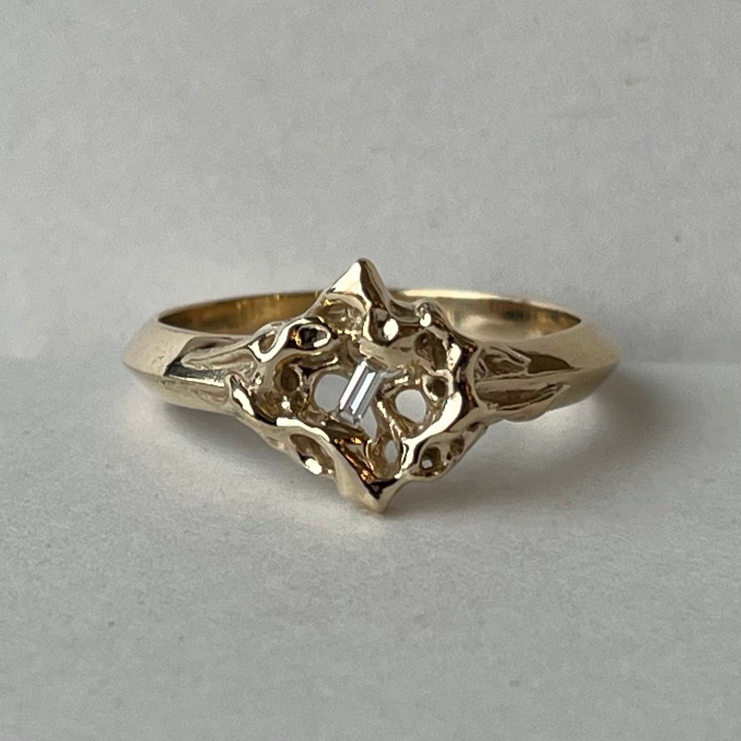 Petite Yvonne Ring