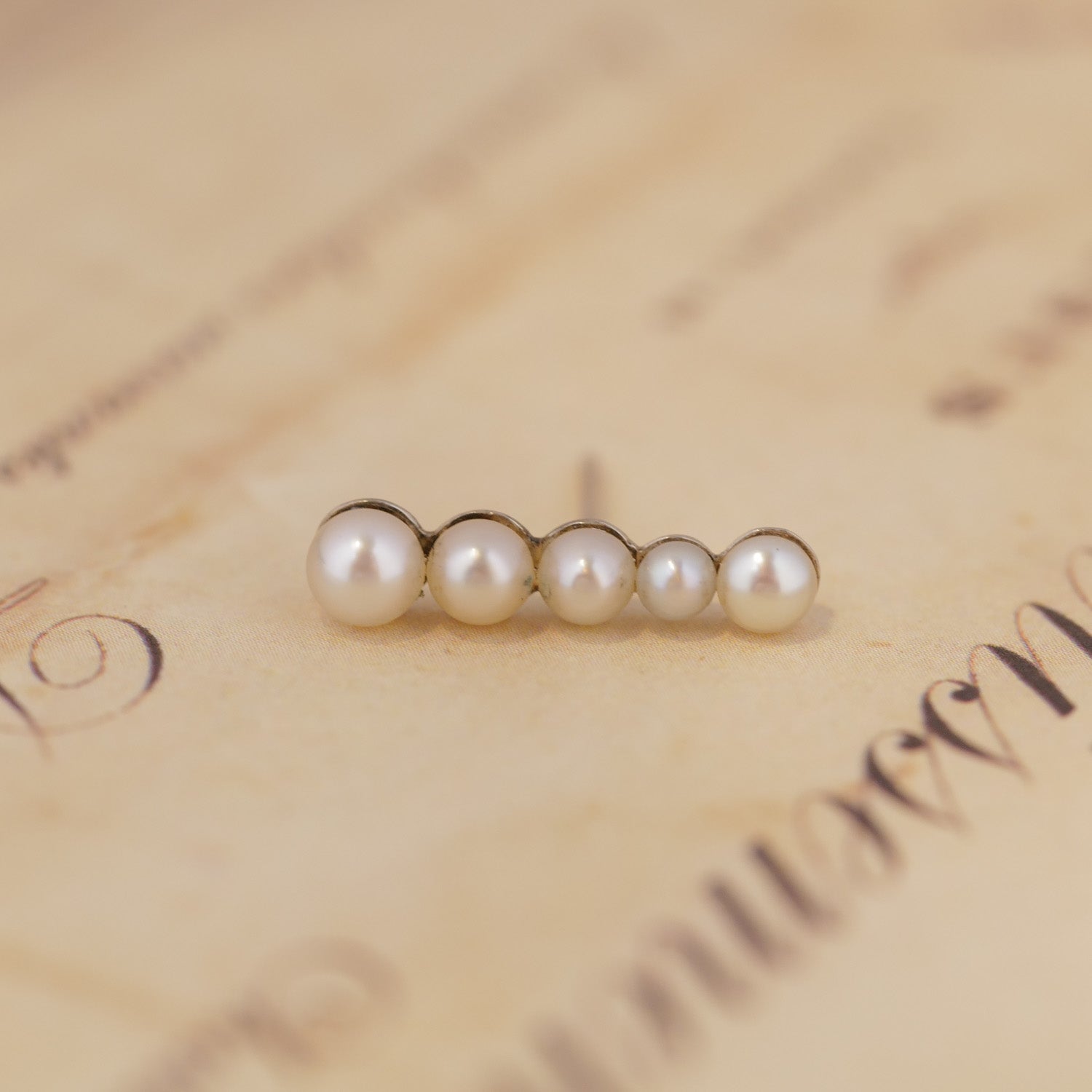 Graduated Pearl Earring