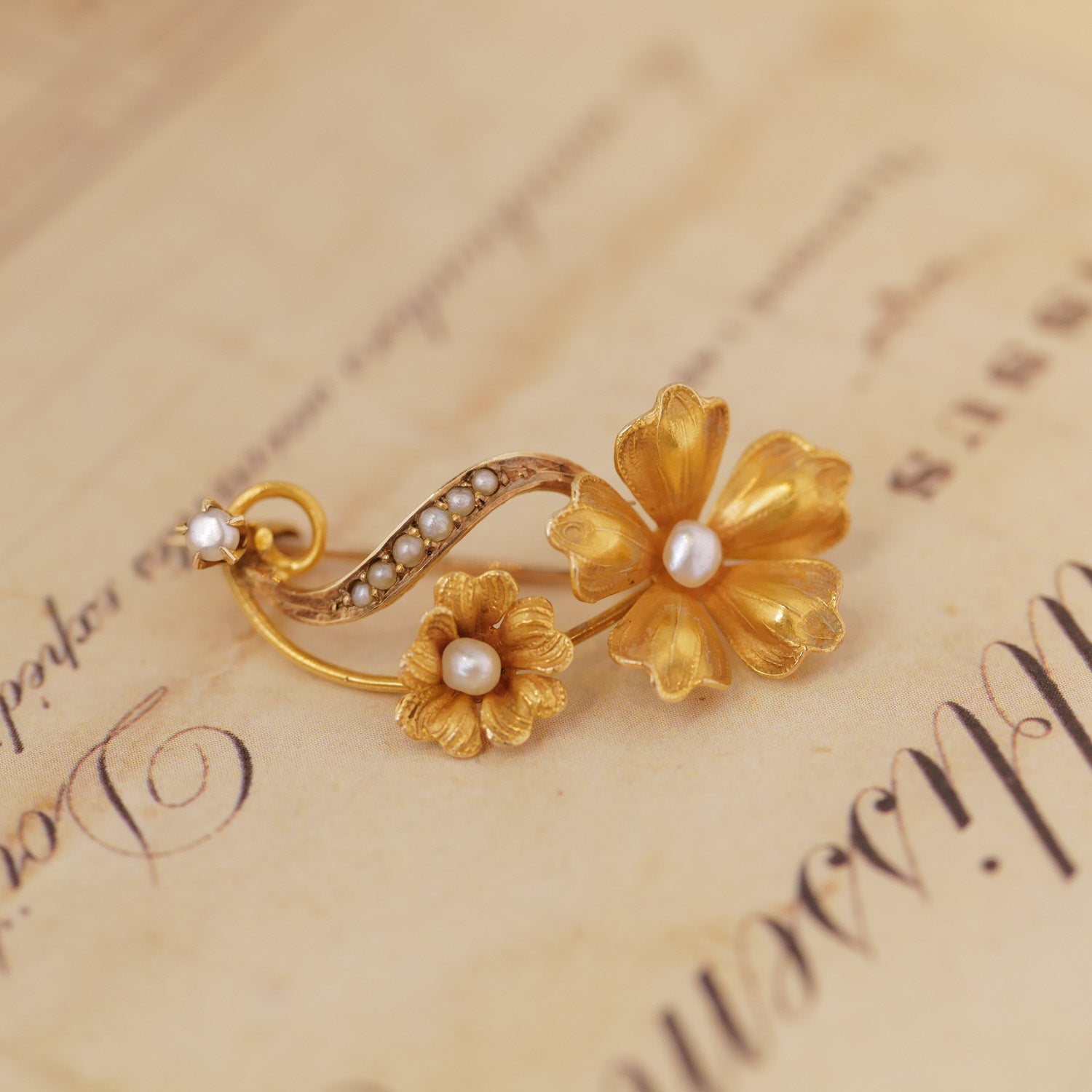 Antique Flower with Pearl Pin