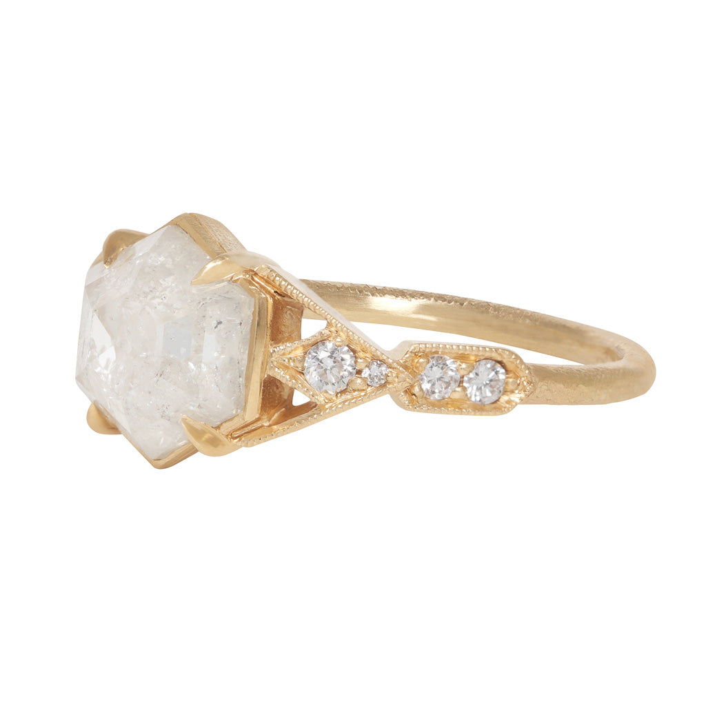 Casia Vestra Ring - Icy Grey Diamond