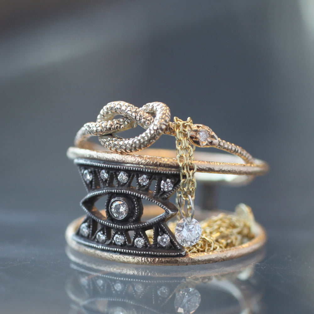 Nea Isis Ring