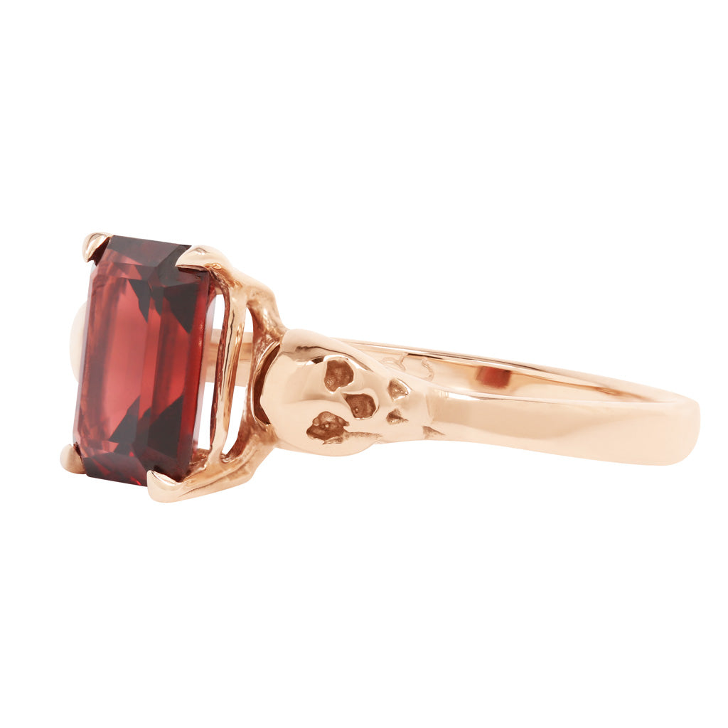 Skulls Ring - Garnet