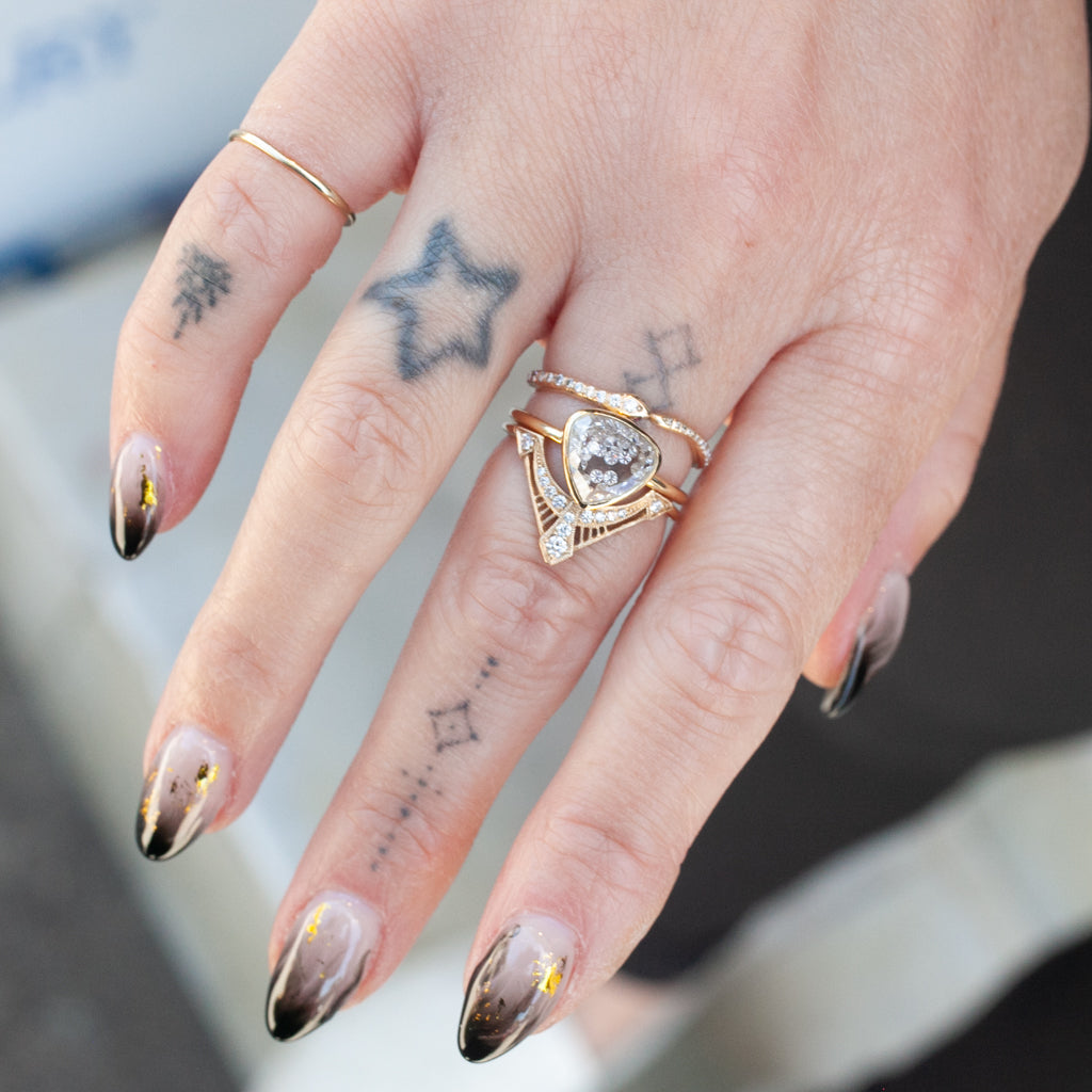 White Diamond Naipe Heartish Shaker Ring