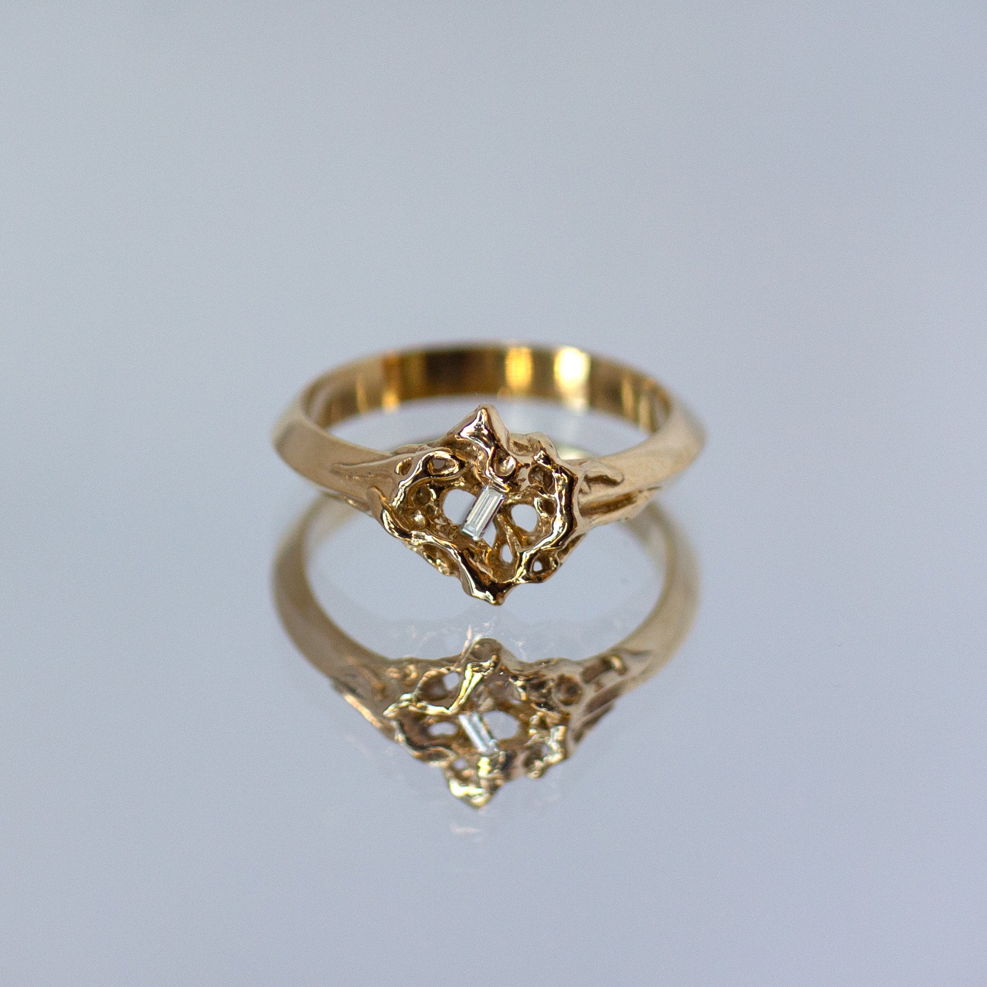 Petite Yvonne Ring