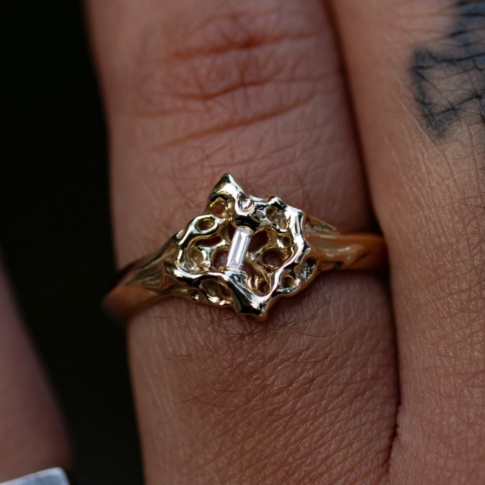 Petite Yvonne Ring