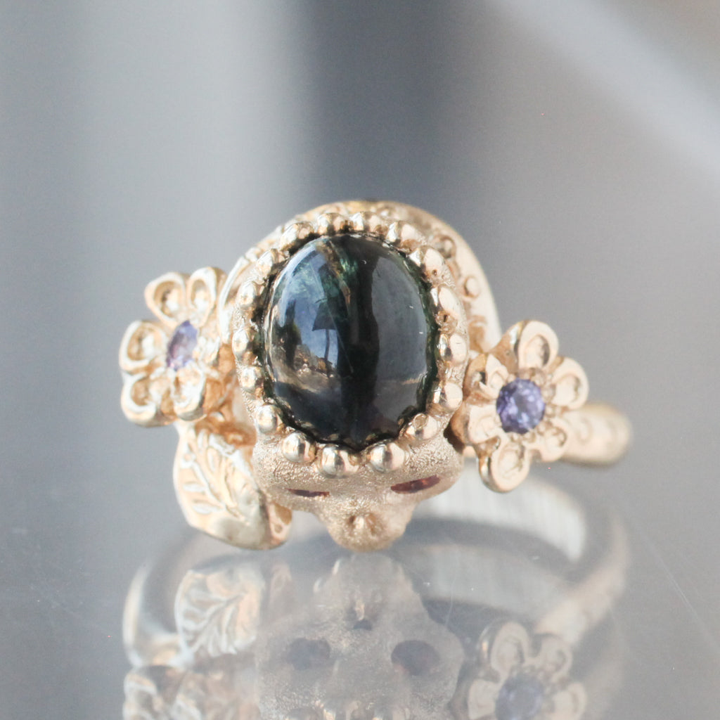 Cabochon Green Sapphire Nozarashi Skull ring