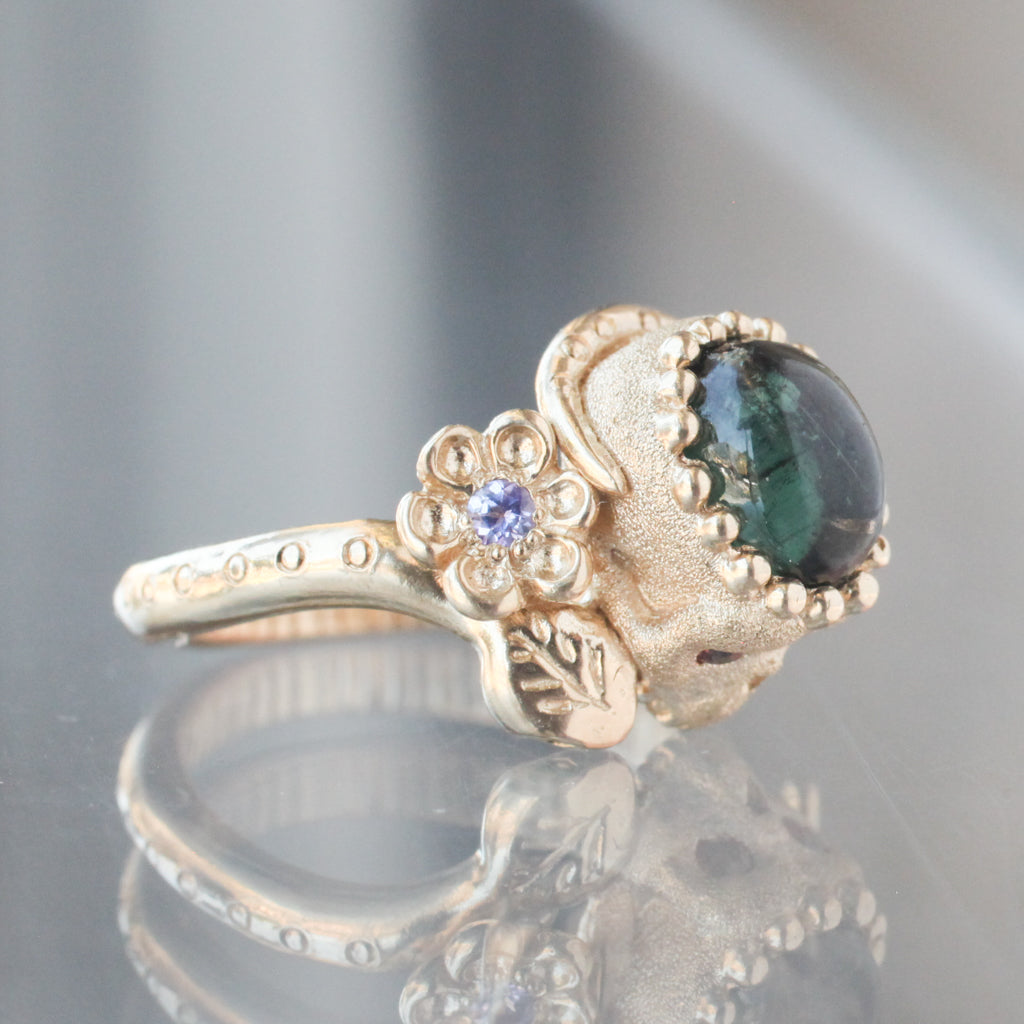 Cabochon Green Sapphire Nozarashi Skull ring