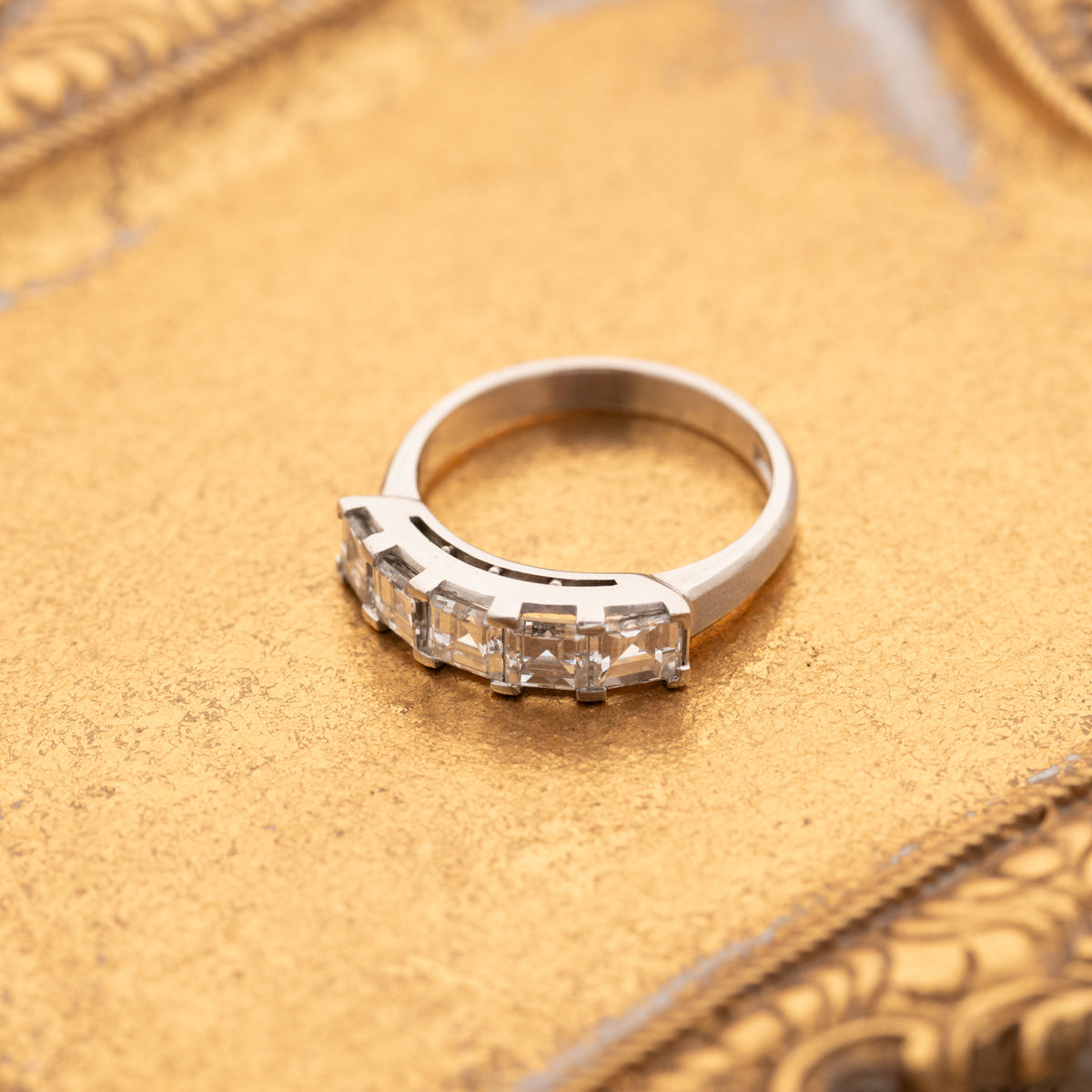 Vintage Carré Cut Diamond Band (2.04ct) - 5mm in platinum, set with five square-cut carre diamonds.